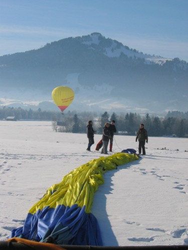 Zusammenpacken des Ballons